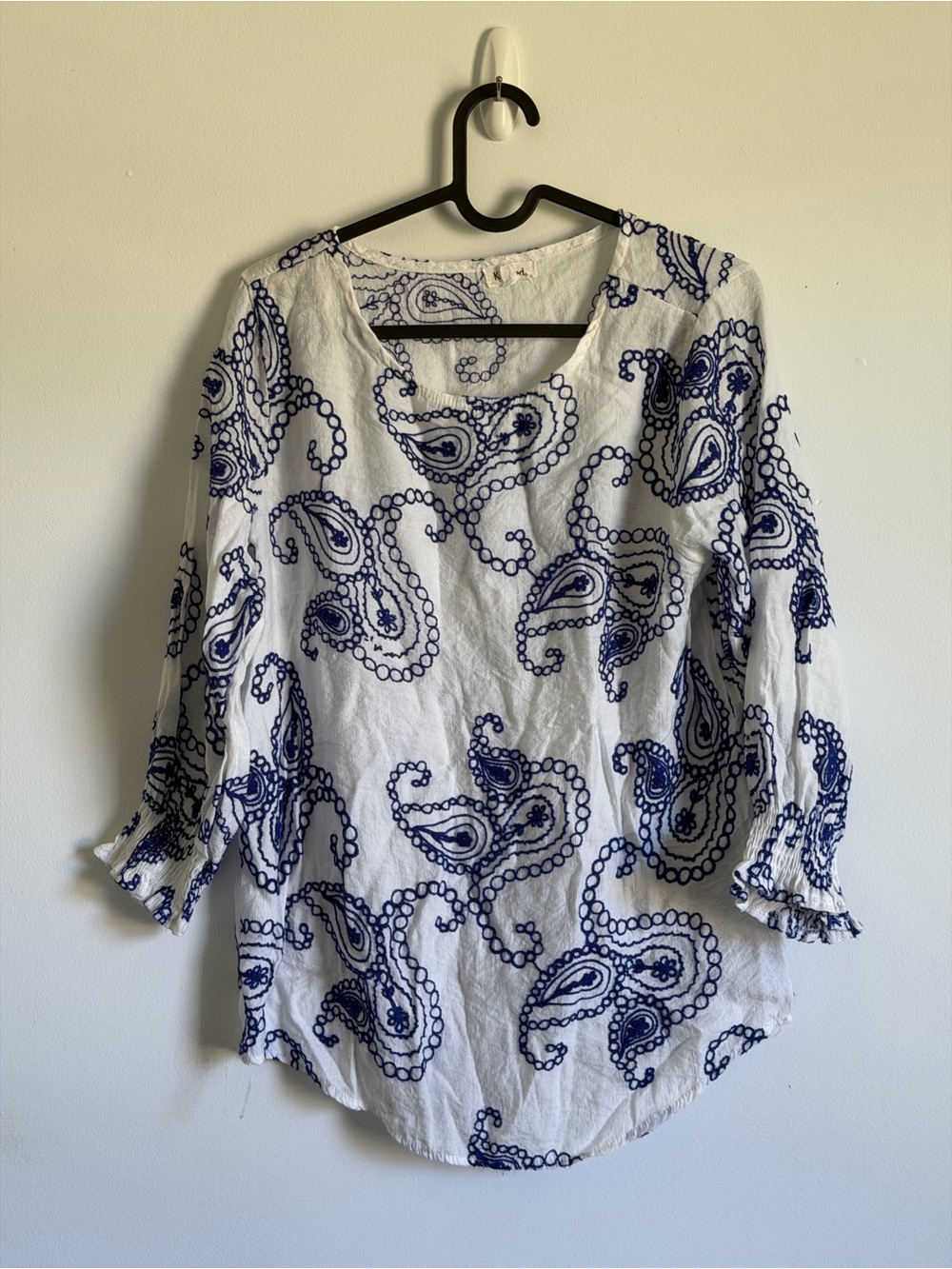 Women’s White Linen-Blend Paisley Tunic Top in Navy